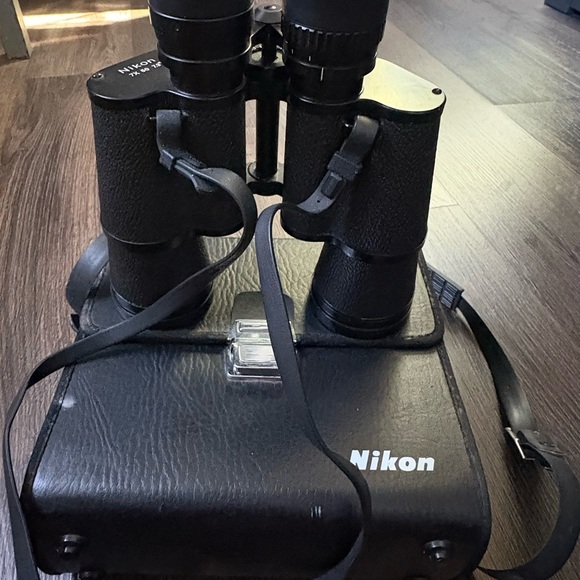 Vintage Nikon Binoculars – Good Condition - Picture 3 of 8